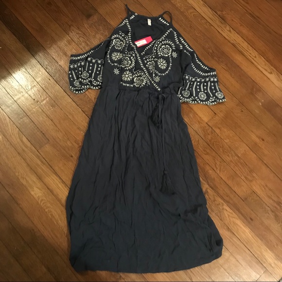 Xhilaration cold shoulder midi dress - Picture 2 of 5